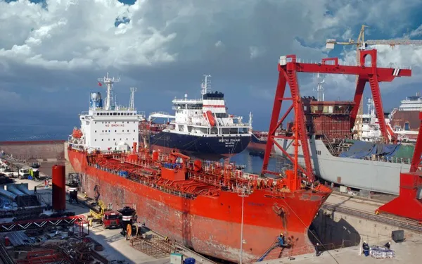 Ship yards (1)