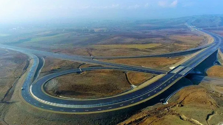 Azərbaycan nəqliyyat sektorunda ziddiyyətli trendlər