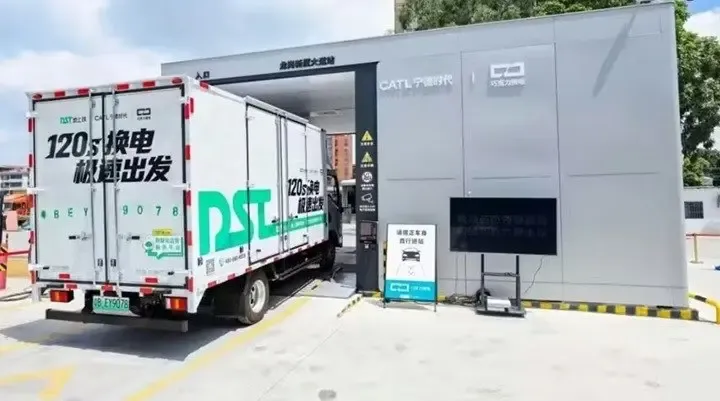 Çin elektrik yük maşınları üçün 2 dəqiqəlik batareya dəyişdirmə xidmətini istifadəyə verib.