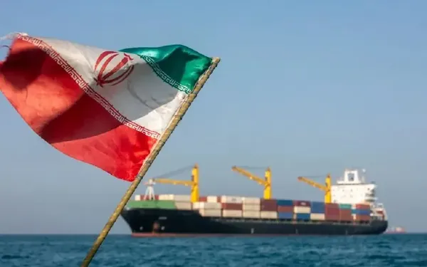 iran neft tankeri bayraq fonunda