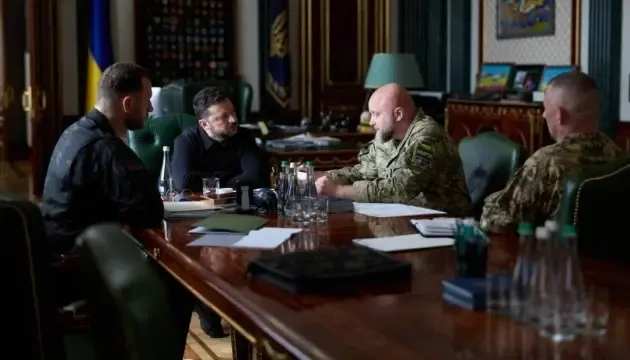 Zelenski Rusiyada yeni uzaqmənzilli zərbə hədəflərini təsdiqlədi