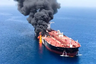 Hörmüz boğazında iki nəhəng tanker vurulub