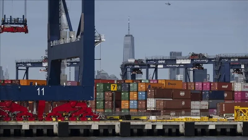 Çin Hainan Azad Ticarət Limanında müstəqil gömrük sistemini işə salıb
