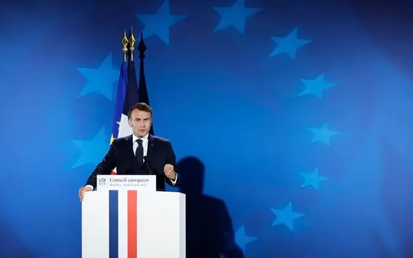 macron--960x600