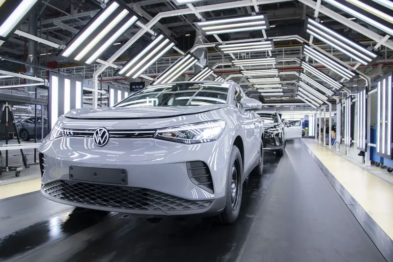 Volkswagen daha 50,000 əməkdaşı ixtisar etməyi planlaşdırır